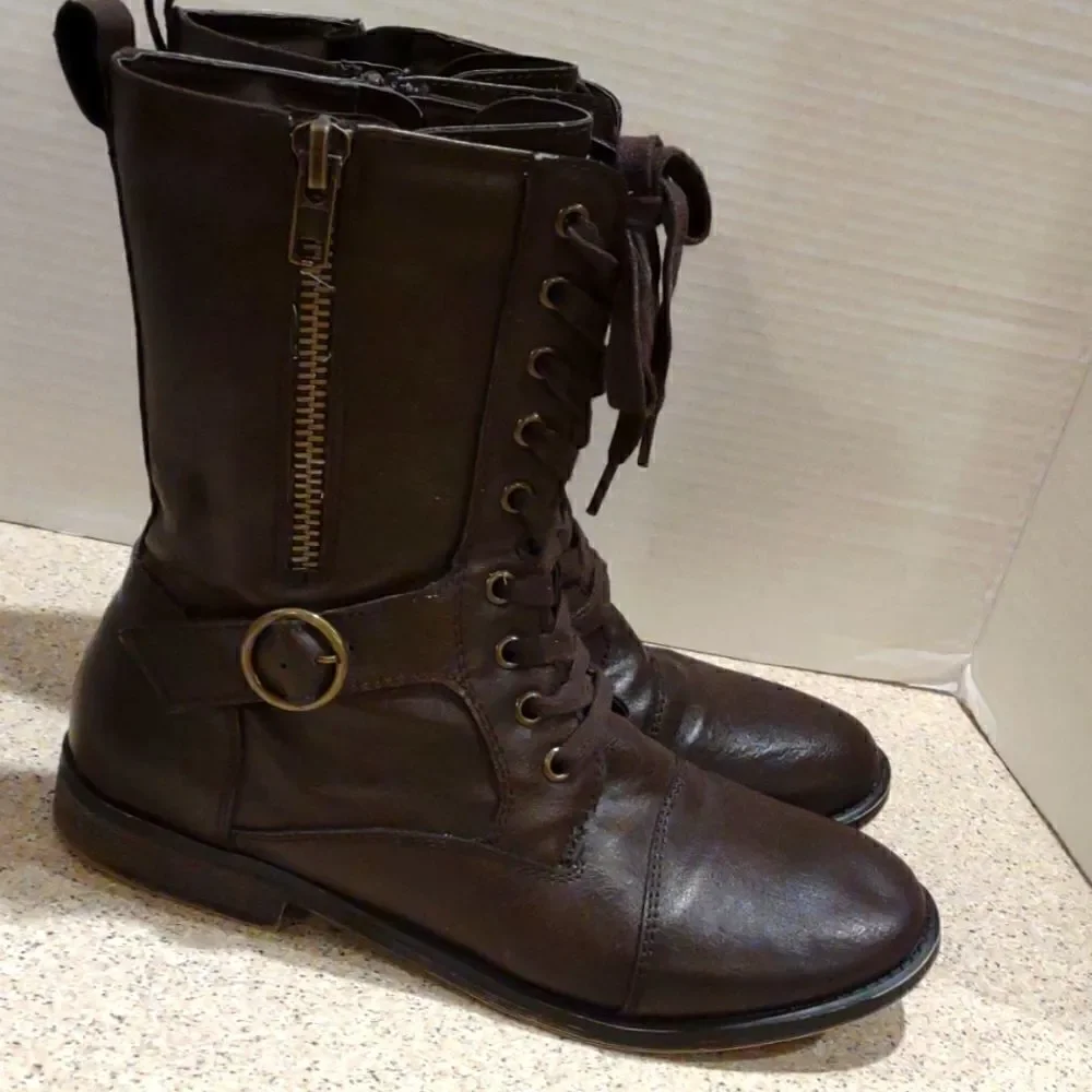 👍  Brown Boots Size 9.      A5